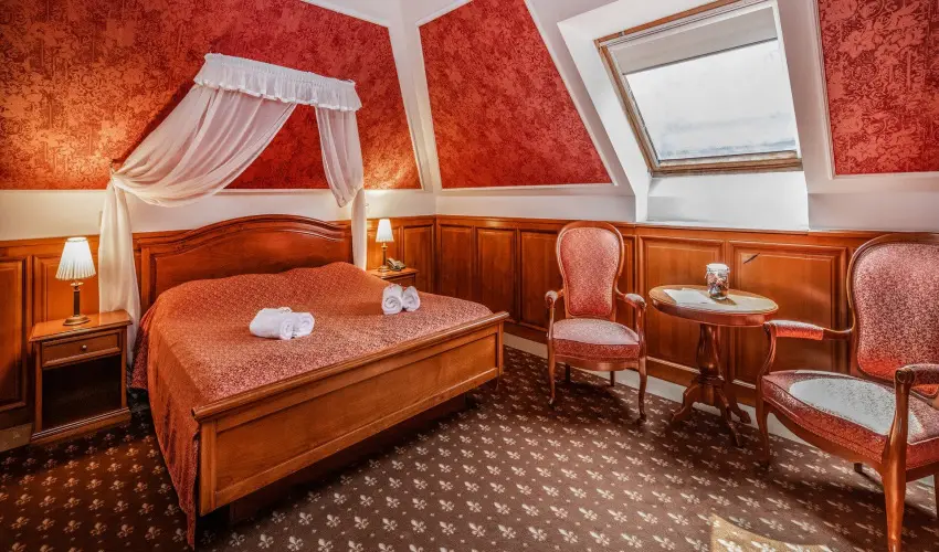 Kastlyhotel Sasvr Pardsasvr - Augusztus 20. (min. 2 j)