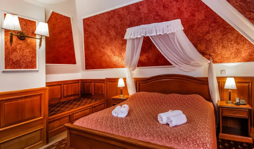 Kastlyhotel Sasvr Pardsasvr - Augusztus 20. (min. 2 j)