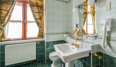 Kastlyhotel Sasvr Pardsasvr