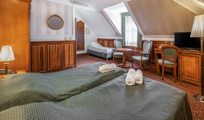 Kastlyhotel Sasvr Pardsasvr - Augusztus 20. (min. 2 j)