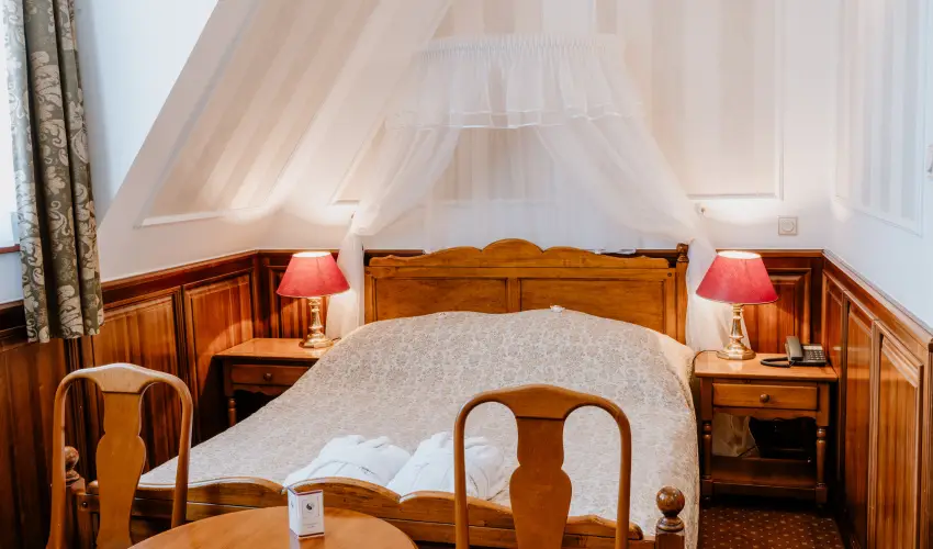 Kastlyhotel Sasvr Pardsasvr - Augusztus 20. (min. 2 j)