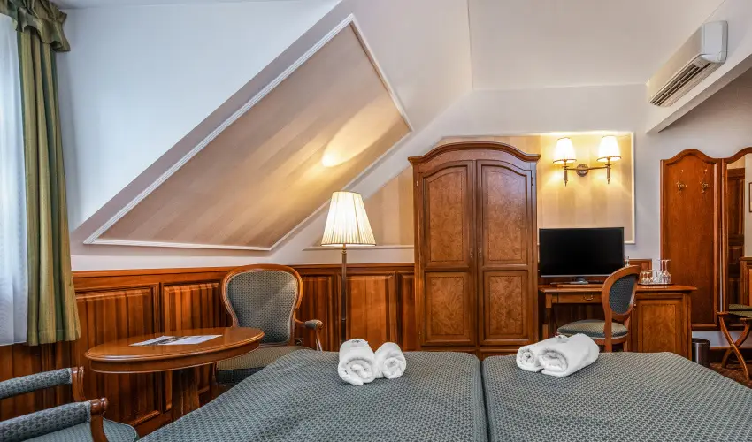 Kastlyhotel Sasvr Pardsasvr - Augusztus 20. (min. 2 j)