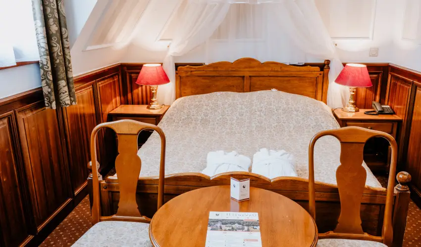 Kastlyhotel Sasvr Pardsasvr - Augusztus 20. (min. 2 j)