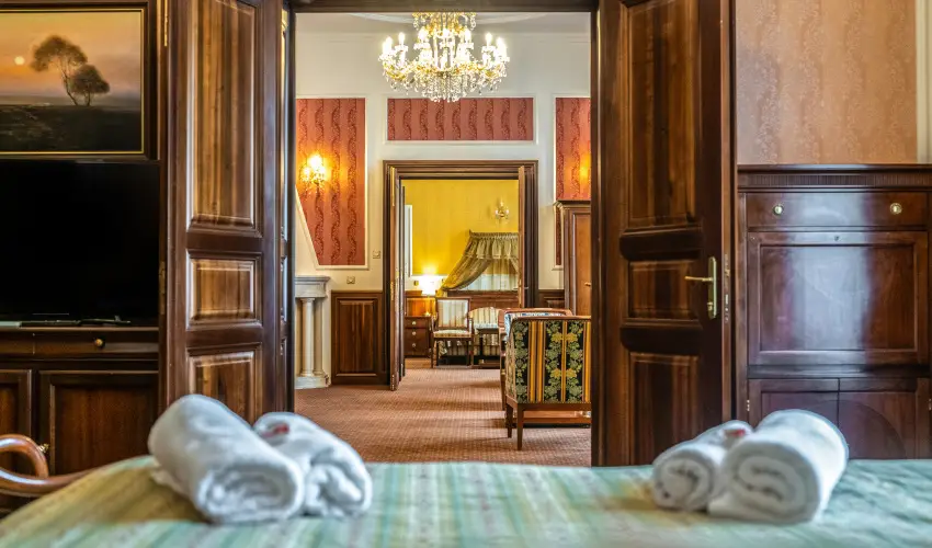 Kastlyhotel Sasvr Pardsasvr - Augusztus 20. (min. 2 j)