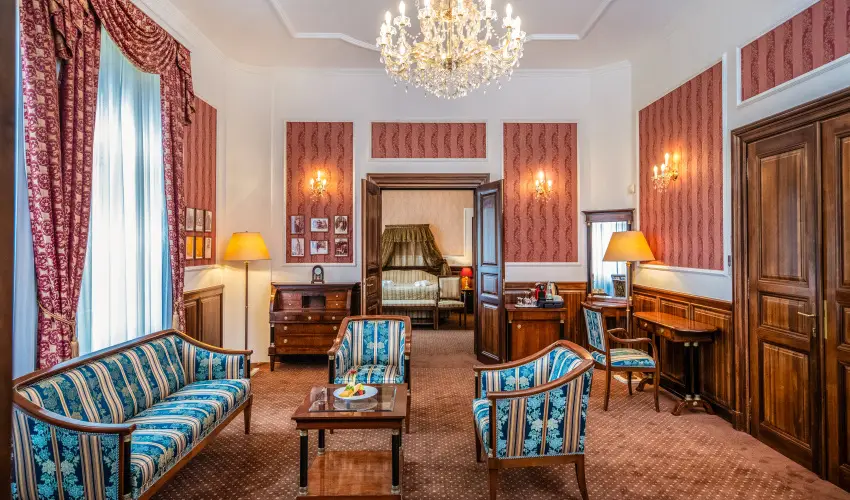 Kastlyhotel Sasvr Pardsasvr - Augusztus 20. (min. 2 j)