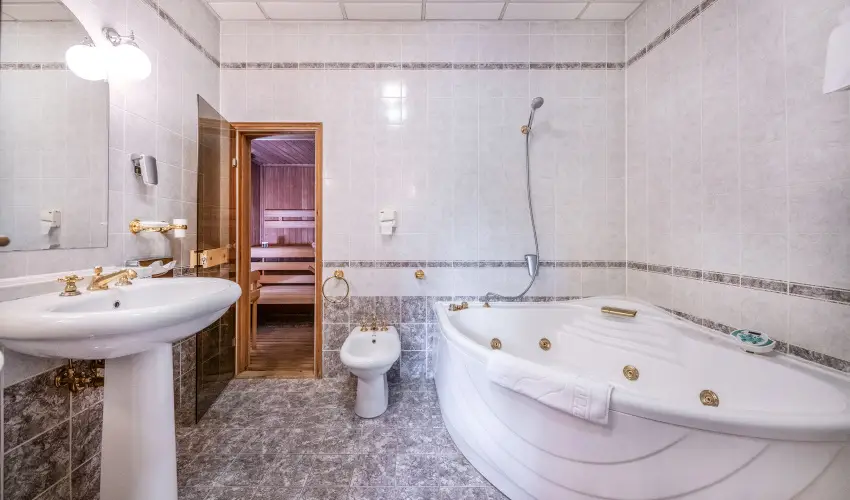 Kastlyhotel Sasvr Pardsasvr - Augusztus 20. (min. 2 j)