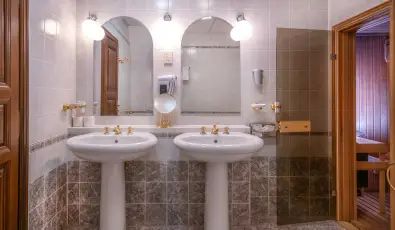 Kastlyhotel Sasvr Pardsasvr