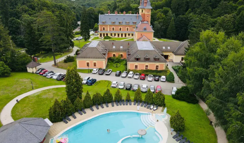 Kastlyhotel Sasvr Pardsasvr - Augusztus 20. (min. 2 j)