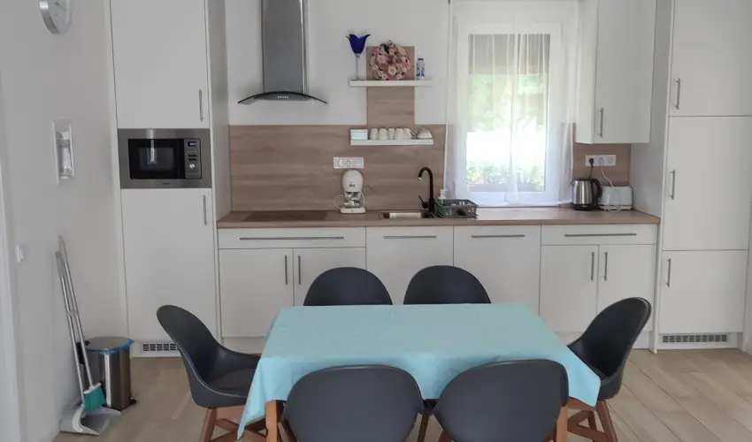 Kat�ng Vend�gh�z Tardos - Augusztus 20. (min. 2 �j)