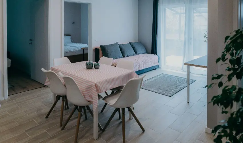 Kat�ng Vend�gh�z Tardos - Augusztus 20. (min. 2 �j)