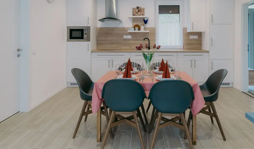 Kat�ng Vend�gh�z Tardos - Augusztus 20. (min. 2 �j)