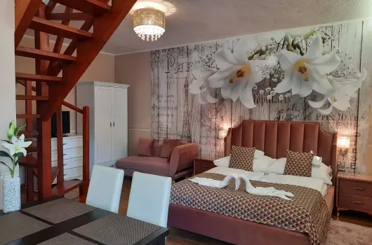 K�k Laguna Wellness Apartmanok - Augusztus 20.