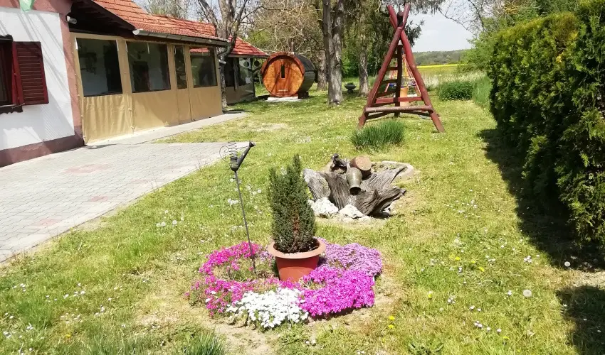 Kerka Vendghz Csesztreg - Augusztus 20. (min. 2 j)