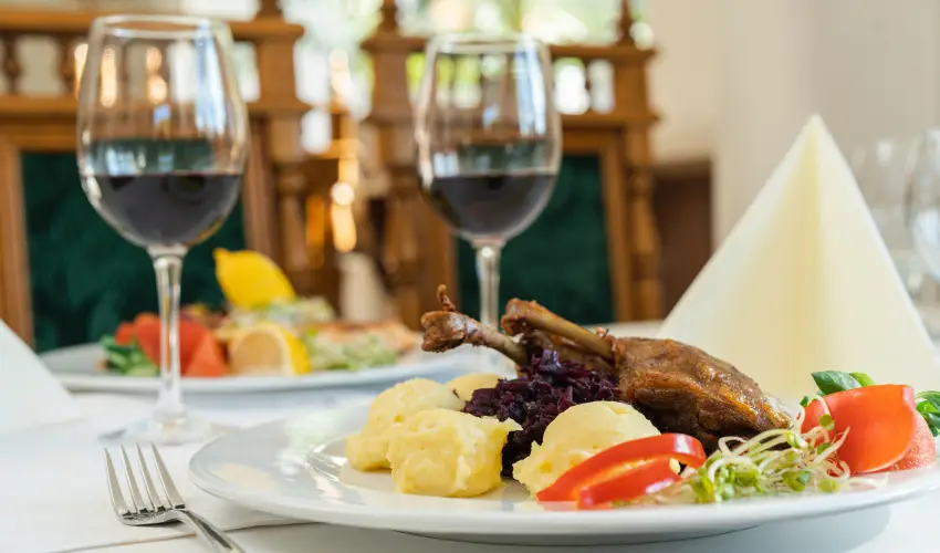 Kikelet Club Hotel Miskolctapolca - Augusztus 20. - teljes el�refizet�ssel (min. 2 �j)