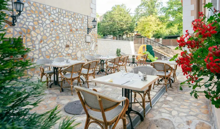 Kikelet Club Hotel Miskolctapolca - Augusztus 20. - teljes el�refizet�ssel (min. 2 �j)