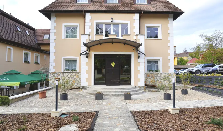 Kikelet Club Hotel Miskolctapolca - Augusztus 20. - teljes el�refizet�ssel (min. 2 �j)