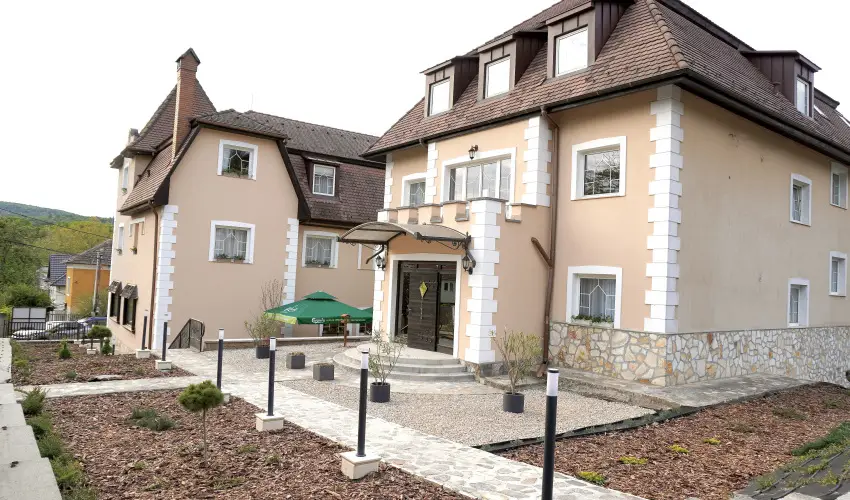 Kikelet Club Hotel Miskolctapolca - Augusztus 20. - teljes el�refizet�ssel (min. 2 �j)