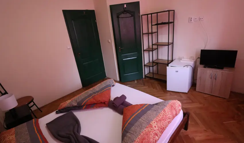 K�bor Macska Fogad� K�szeg - Augusztus 20.