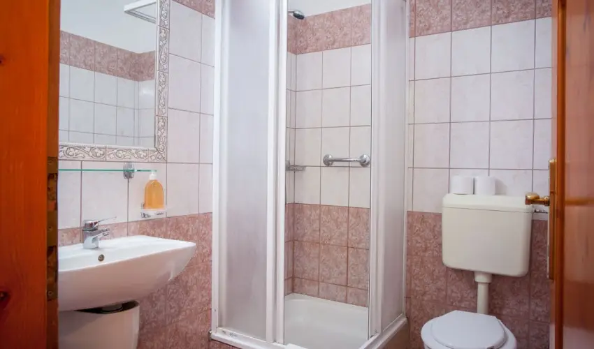 K�kapu Vad�szkast�ly �s Hotel & Apartments Nagyhuta - Augusztus 20. (min. 2 �j)