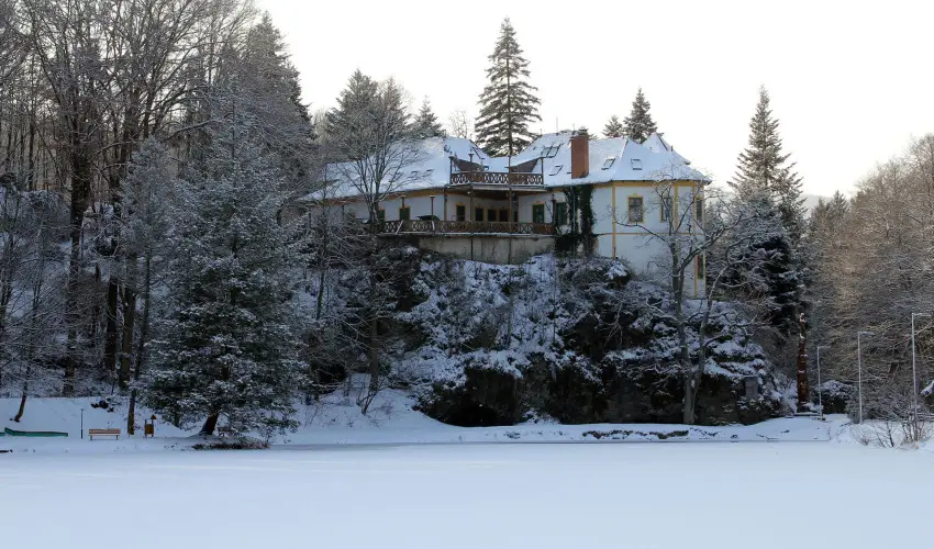 K�kapu Vad�szkast�ly �s Hotel & Apartments Nagyhuta - Augusztus 20. (min. 2 �j)