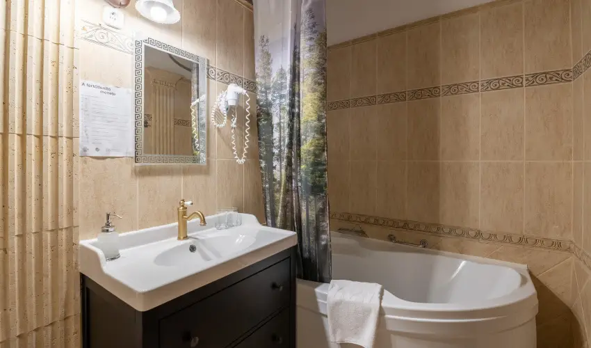 K�kapu Vad�szkast�ly �s Hotel & Apartments Nagyhuta - Augusztus 20. (min. 2 �j)