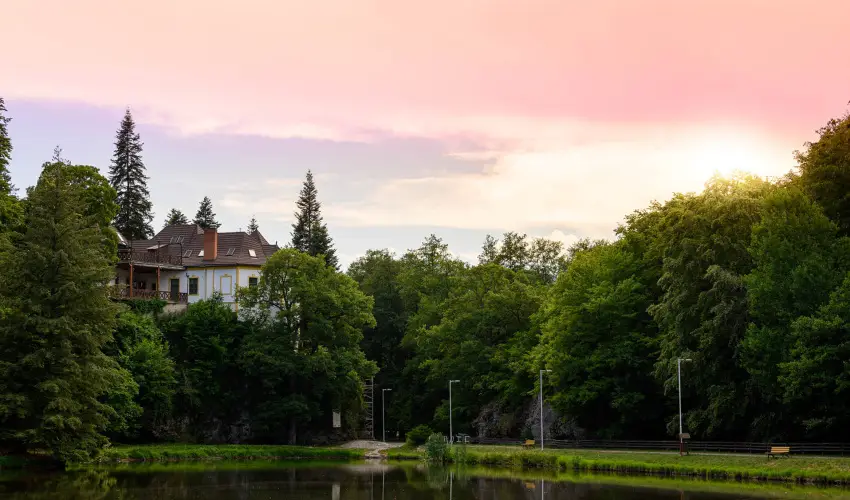 K�kapu Vad�szkast�ly �s Hotel & Apartments Nagyhuta - Augusztus 20. (min. 2 �j)