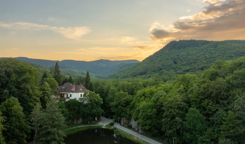 K�kapu Vad�szkast�ly �s Hotel & Apartments Nagyhuta - Augusztus 20. (min. 2 �j)