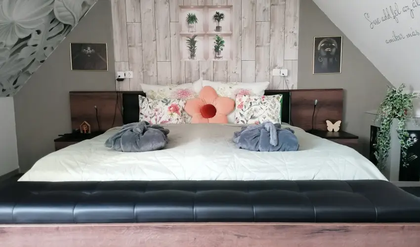 K�kert Pihen�h�z K�szeg - Augusztus 20.