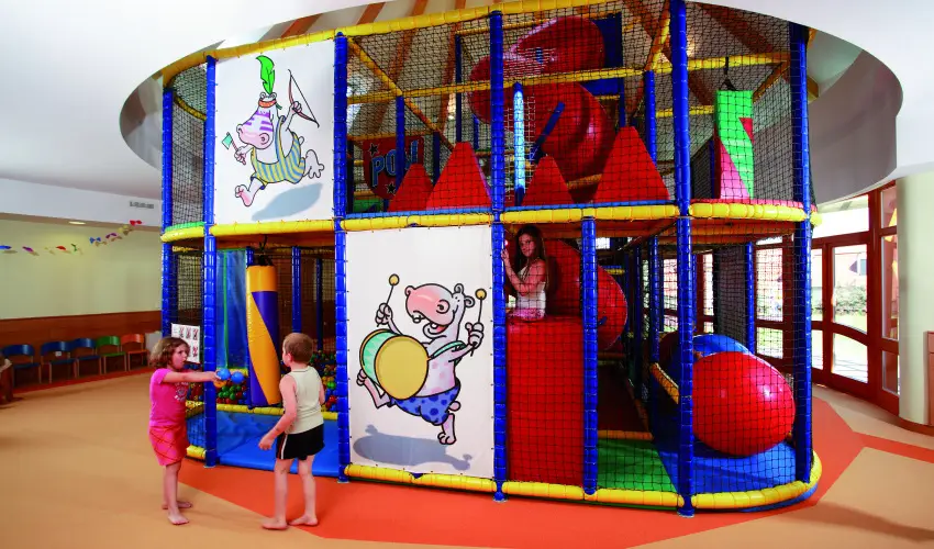 Kolping Holiday Resort Als�p�hok - Augusztus 20. (min. 3 �j)