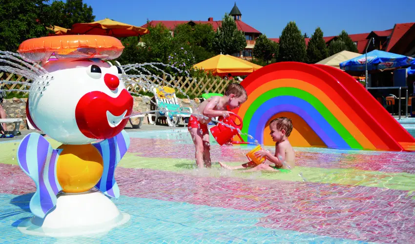 Kolping Holiday Resort Als�p�hok - Augusztus 20. (min. 3 �j)