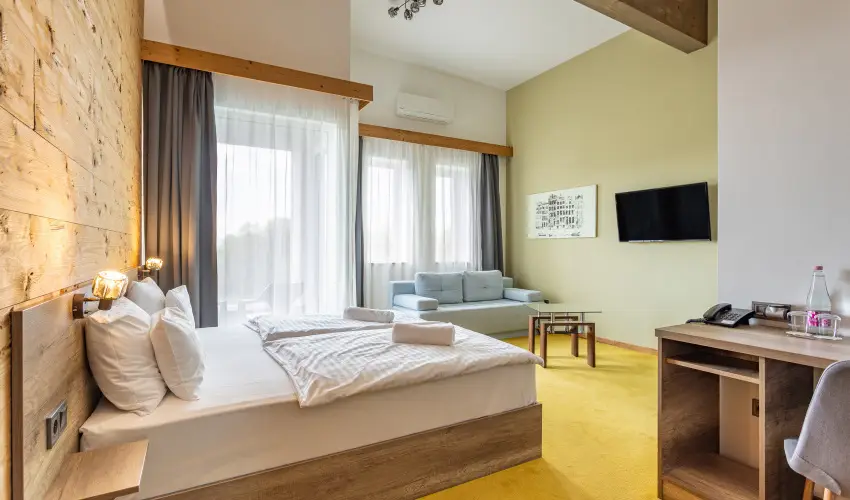 Krist�ly Hotel Konferencia & Wellness Ajka - Augusztus 20.
