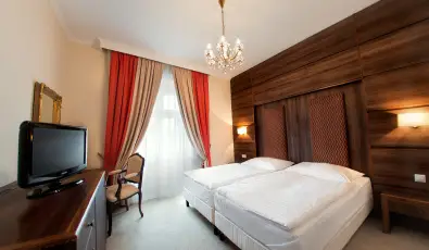 Kristly Imperial Hotel Tata