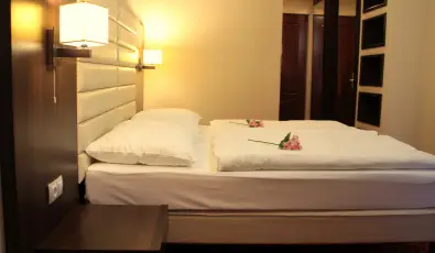 Kristly Imperial Hotel Tata