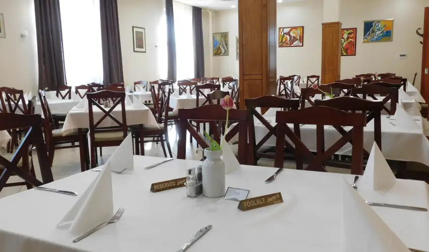 Hotel Kum�nia Kis�jsz�ll�s - Augusztus 20. (min. 2 �j)