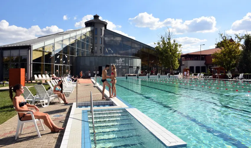 Hotel Kum�nia Kis�jsz�ll�s - Augusztus 20. (min. 2 �j)