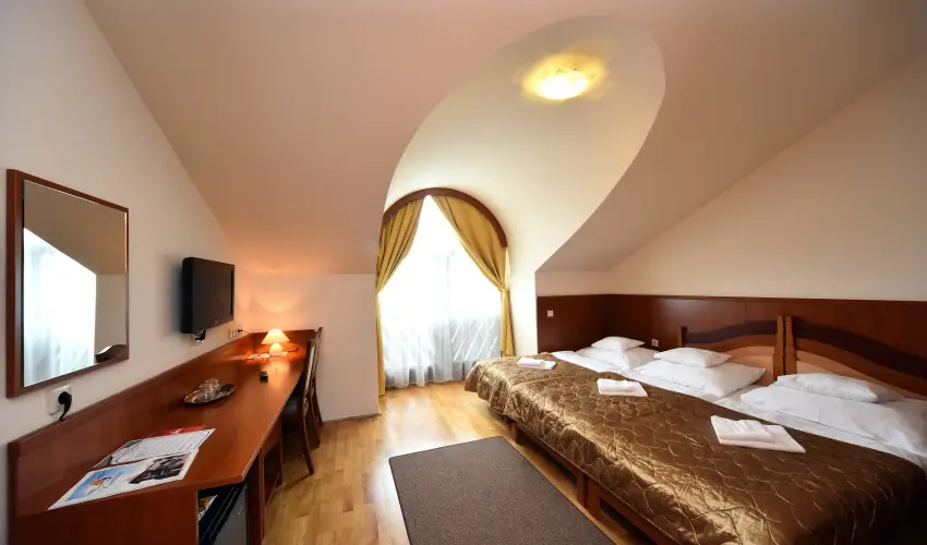 Hotel Kum�nia Kis�jsz�ll�s - Augusztus 20. (min. 2 �j)