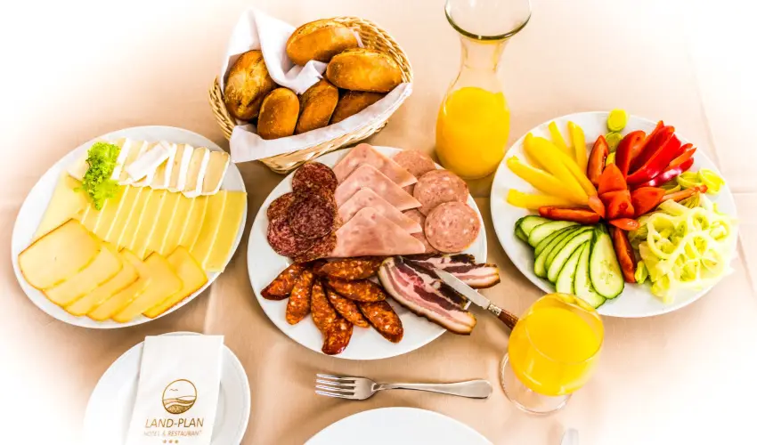 Land-Plan Hotel & Restaurant T�lt�stava - Augusztus 20.