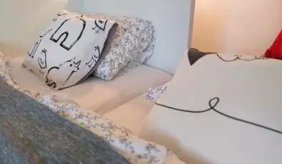 Lank�s Vend�gh�z Holl�k�