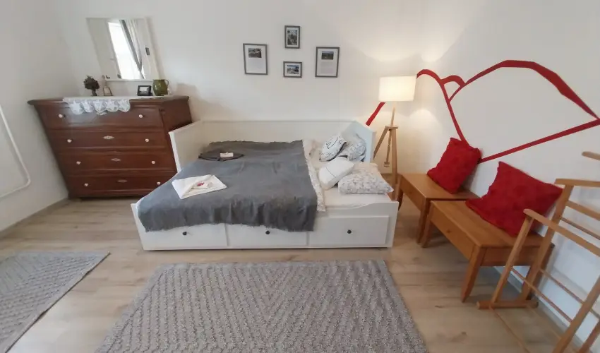 Lank�s Vend�gh�z Holl�k� - Augusztus 20. (min. 2 �j)