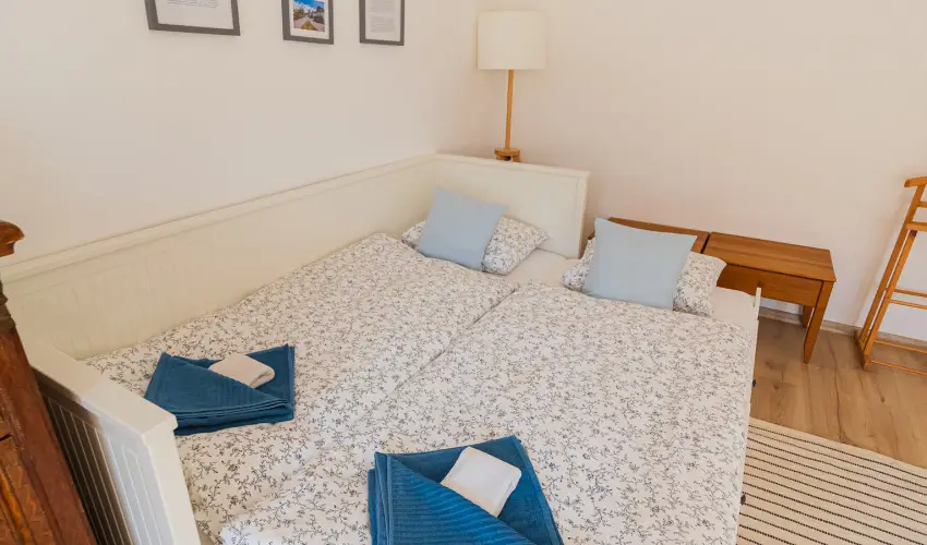 Lank�s Vend�gh�z Holl�k� - Augusztus 20. (min. 2 �j)