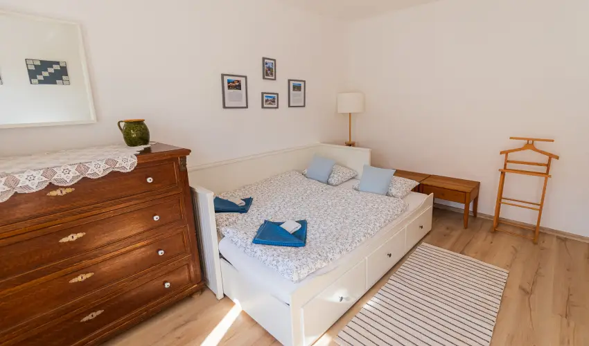 Lank�s Vend�gh�z Holl�k� - Augusztus 20. (min. 2 �j)