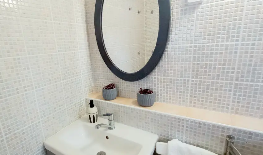 Lank�s Vend�gh�z Holl�k� - Augusztus 20. (min. 2 �j)