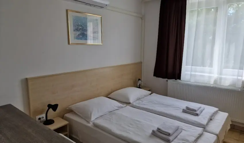 Lencs�s Apartmanh�z Apartmanok Sopron - Augusztus 20.