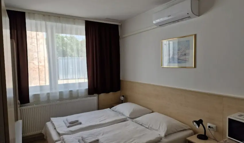 Lencs�s Apartmanh�z Apartmanok Sopron - Augusztus 20.