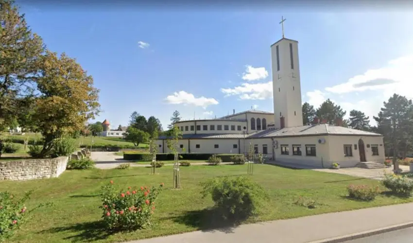 Lencs�s Apartmanh�z Apartmanok Sopron - Augusztus 20.