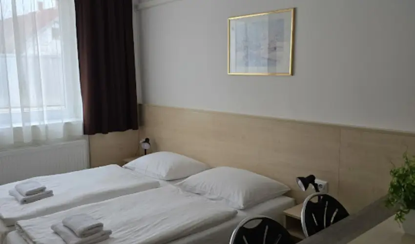 Lencs�s Apartmanh�z Apartmanok Sopron - Augusztus 20.