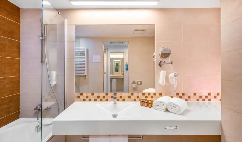 Lifestyle Hotel Mtra Mtrahza - Augusztus 20.