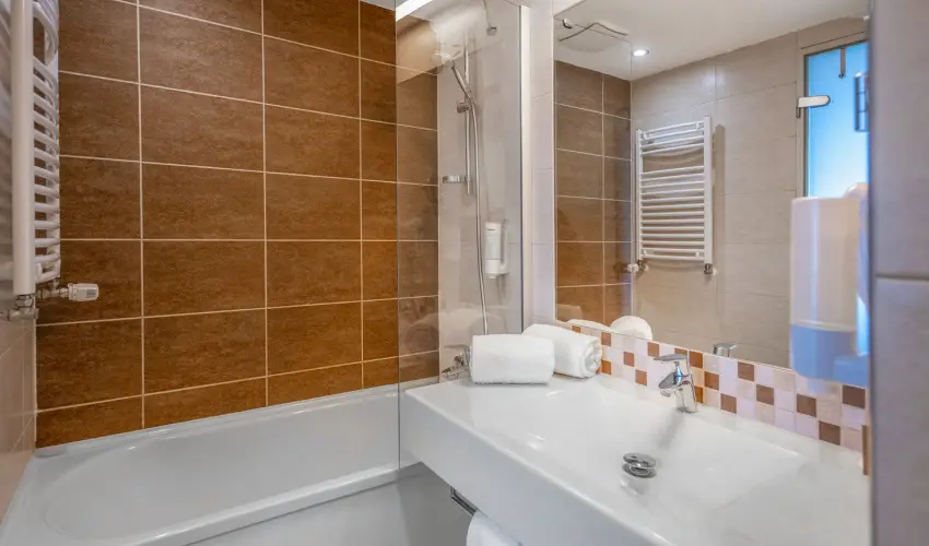 Lifestyle Hotel Mtra Mtrahza - Augusztus 20.