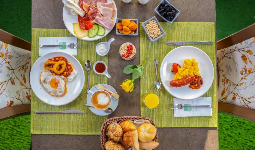 Lifestyle Hotel Mtra Mtrahza - Augusztus 20.