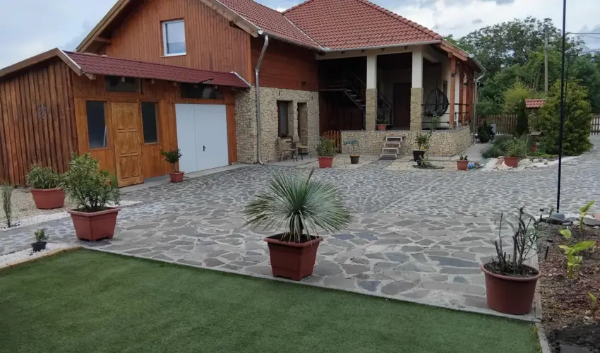 Lilla Apartmanh�zak Szilv�sv�rad - Augusztus 20. (min. 2 �j)